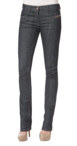 Slim cut jeans with high-placed back pockets can add some voom to your bum bum!